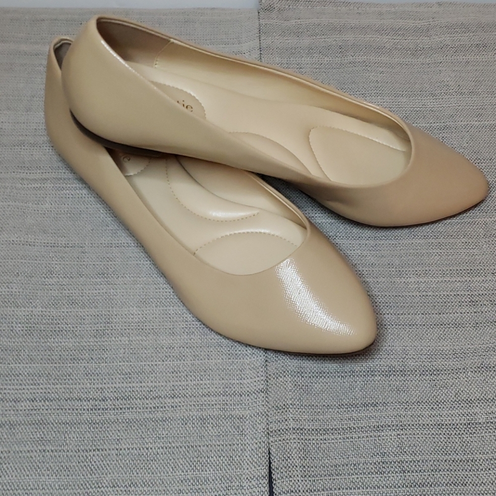 Women's flats